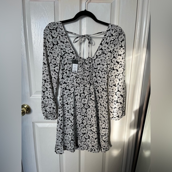 Dynamite dress - Picture 2 of 2